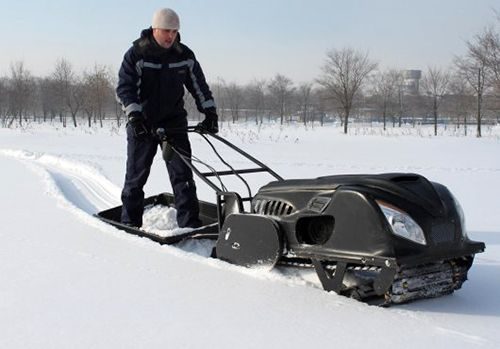 Фотография мужчины на снегоходе Рекс LVR 500 9.5 л.с.