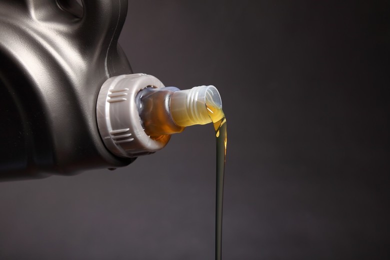 Как отличить оригинальное моторное масло от подделки | Сайт про скутеры